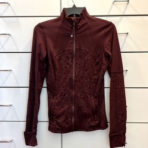 Lululemon Define Jacket Mock Neck Velvet size 6 Garnet